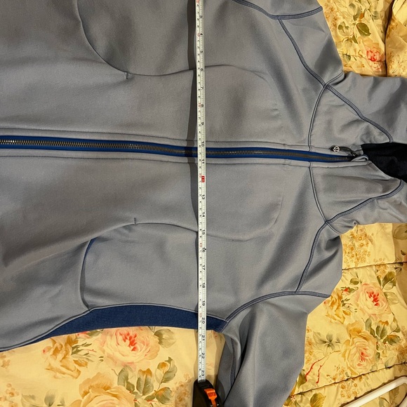 Lululemon Jacket - Picture 4 of 5
